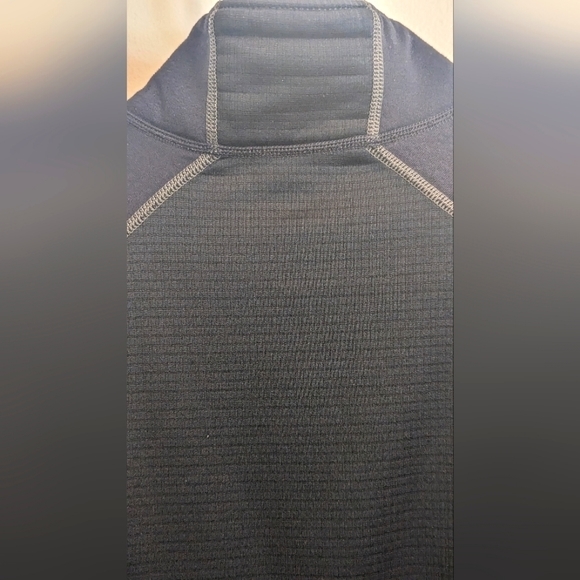 EUC REI black 1/2 zip front left vertical zip pocket with earphone hole pullover - Picture 12 of 16